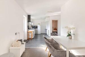 a kitchen and living room with a table and chairs at Spacious Riverside View Bungalow in Oxford