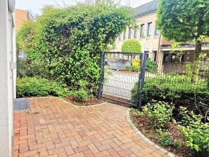 a gate to a brick walkway in front of a building at Fördequartier Stadtloft Flensburg in Flensburg