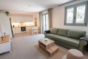 a living room with a green couch and a table at Villa Yvonni in Poros