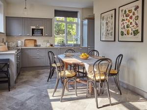 a kitchen and dining room with a table and chairs at Green Acres in Llangollen +12 photos