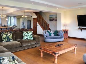 a living room with two couches and a coffee table at Snowdon Summit View in Llanllyfni