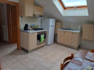 a small kitchen with a stove and a refrigerator at Confort home in Rende