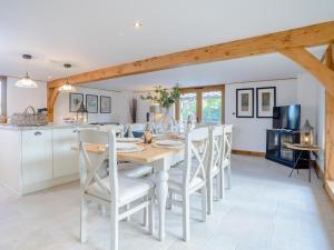 a kitchen and dining room with a wooden table and chairs at Hare's Furrow - Uk12607 in Burton Overy