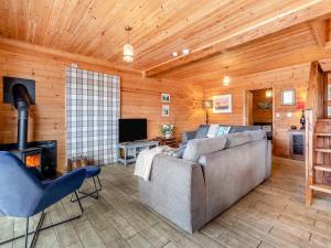 a living room with a couch and a fireplace at Malibu Lakehouse in Pentney
