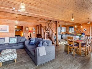 a living room with a blue couch and a table at Malibu Lakehouse in Pentney
