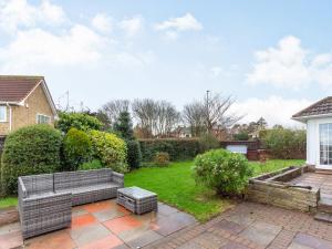 a garden with a bench in the middle of a yard at The Gables in Bridlington +28 photos