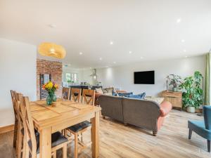 a living room with a table and a couch at Dragonfly Den - Uk44530 in Horncastle