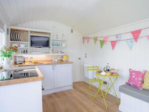 a kitchen with a counter and a table with chairs at Under Willows - Uk12608 in Burton Overy