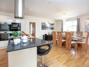 a kitchen and dining room with a table and chairs at Sundance in Cheriton Bishop