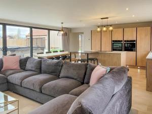 a living room with a couch and a kitchen at The Elms - Ukc4613 in Dunholme