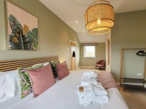 a bedroom with a large bed with towels on it at The Elms - Ukc4613 in Dunholme
