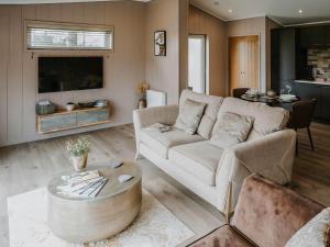 a living room with a couch and a tv at Kiri - Uk51106 in Clitheroe