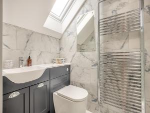 a bathroom with a toilet and a sink and a shower at The Pastures - Uk41853 in Maltby le Marsh