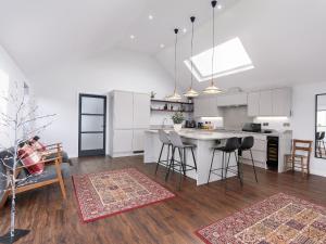 a kitchen and living room with a table and chairs at Bimblebox Stable in Reepham