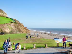 a group of people walking on the beach at Wheelwright Cottages in Branscombe