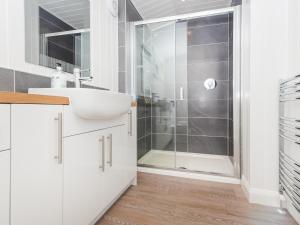 a bathroom with a sink and a shower at Clyde View in Langbank