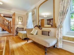 a living room with a chair and a mirror at The Farmhouse- Uk47148 in Burgh le Marsh