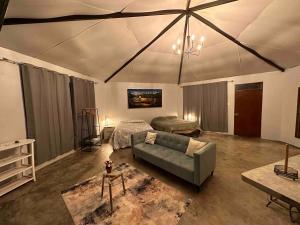 a living room with a couch and a bed at MERs house enjoys nature in Cajamarca