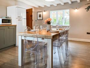 a kitchen with a table with chairs and a refrigerator at Smallbrook Cottage - Uk50922 in Salisbury +29 photos