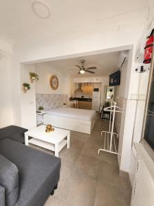 a living room with a couch and a table at Casa rody in Benalmádena