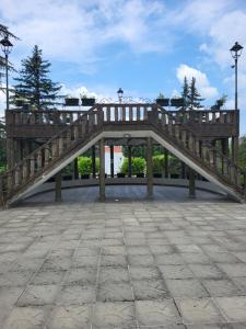 a wooden bridge over a walkway in a park at Studio u srcu Banja Koviljaca in Banja Koviljača