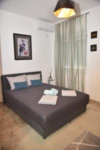 a bedroom with a bed with two towels on it at Studio u srcu Banja Koviljaca in Banja Koviljača