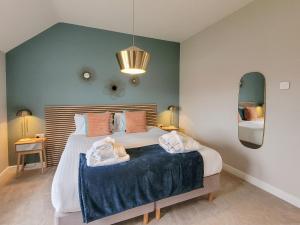 a bedroom with a bed with two towels on it at The Pines - Ukc4615 in Dunholme
