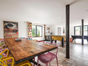 a dining room with a wooden table and chairs at The Grain Dryer in Gloucester
