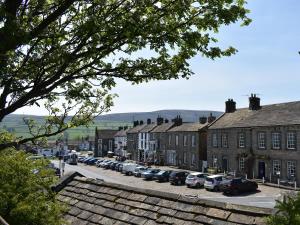 a row of buildings with cars parked in a parking lot at Arkle Terrace in Reeth +26 photos