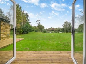 an open door with a view of a yard at Stillwater in Rockland Saint Peter
