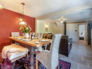 a dining room with a table and chairs at Queens Barn in Wortham