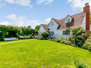 a white house with a large lawn at Poppy's Cottage in Faversham +25 photos