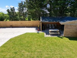 a backyard with a picnic table and a shed at Dronefield Lodge in Pitney +29 photos