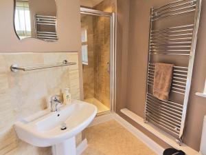 a bathroom with a sink and a shower at Ty Ffynnon - Hw7601 in Llansantffraid +7 photos