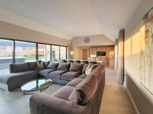 a living room with a couch and a table at The Willows - Ukc4617 in Dunholme