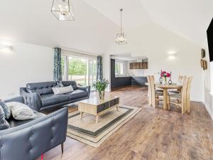 a living room with a couch and a table at Kings Lodge in Neatishead