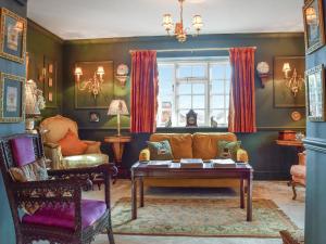 a living room with a couch and a table at Russell Cottage in Flore +13 photos