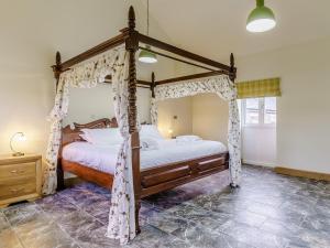 a bedroom with a four poster canopy bed at The Millhouse - Uk32510 in Marloes