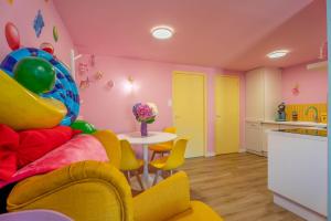 a kitchen with a table and chairs in a room at Le Candy by Clem in Pélussin