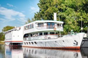 a large boat is docked in the water at Schiffshotel Böttger in Dresden