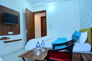 a hotel room with a table and chairs and a bed at Hotel JR Palace- Near Toran Dwar and free Parking in Khātu