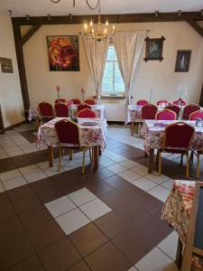 a dining room with tables and chairs and a chandelier at Krokusowa Przystań-SPA,Restauracja i Noclegi w Górach Sowich in Rzeczka