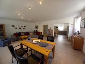 a living room with a wooden table and chairs at Ferienhaus Buschmuehle - Stolpen in Stolpen