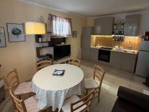a kitchen and dining room with a table and chairs at MAG Apartmani in Jezera