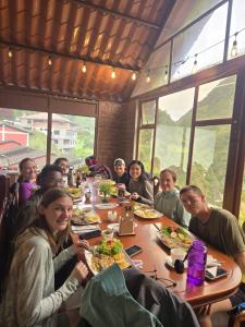 a group of people sitting at a table eating food at Hostería Agoyán Deluxe in Ulba