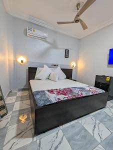 a bedroom with a bed in a room at WAB STAR Lodge in Kumasi