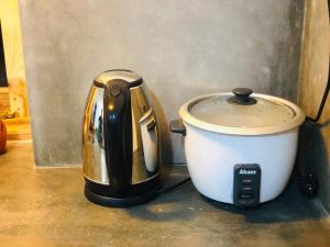 a toaster and a slow cooker sitting on a counter at Casa Cayena - Tangalle in Tangalle