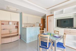 a kitchen and dining room with a table and chairs at Casa Norb Lerici - with Private Parking in Lerici