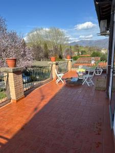 a patio with a fence and a table and chairs at B&B Pizziconi Relax in Podere Modello