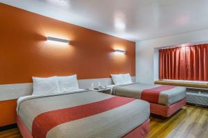 Postel nebo postele na pokoji v ubytování Motel 6-Mcalester, OK